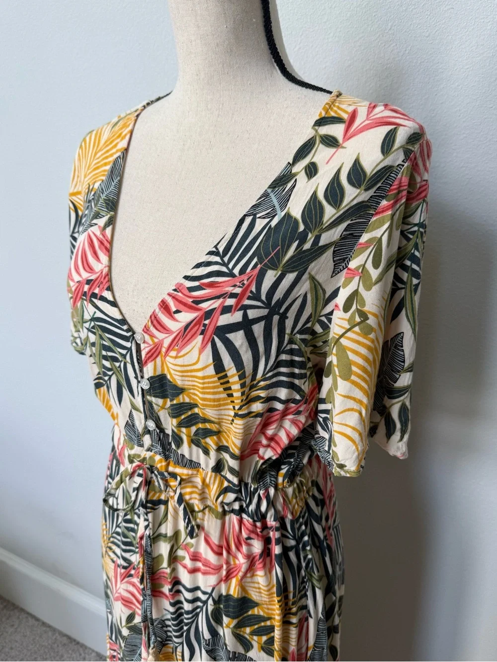 Sunday Mi Amor Tropical V-Neck Maxi Dress - Picture 2 of 13